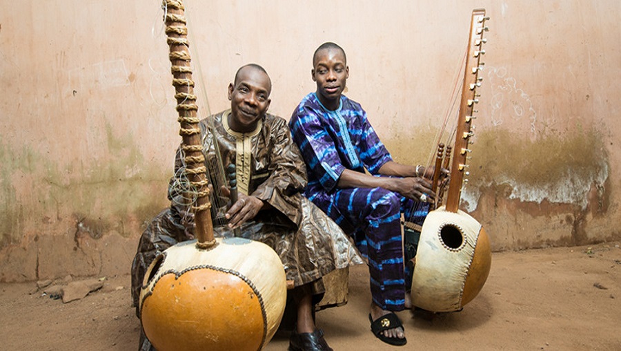 Sidiki Diabaté et son père signent avec Universal Music Africa