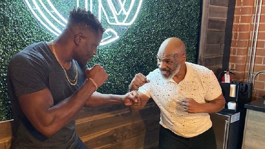 Boxe: Francis Ngannou rencontre son idole Mike Tyson (photo)