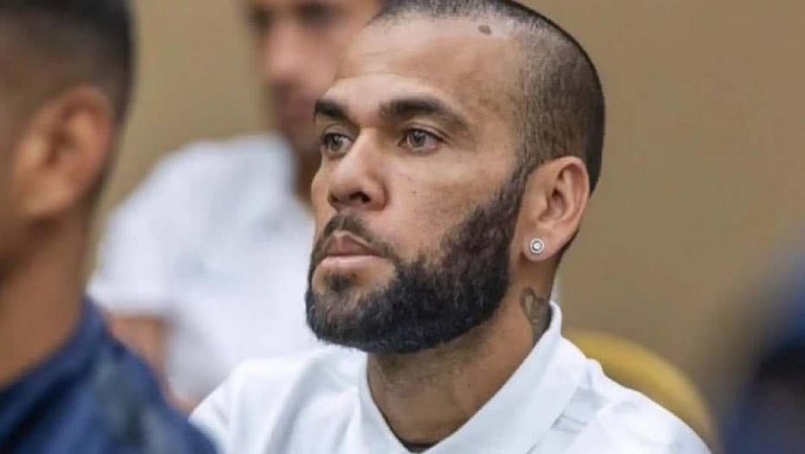 Dani Alves: l’ex-footballeur condamné à 4 ans et demi de prison pour viol