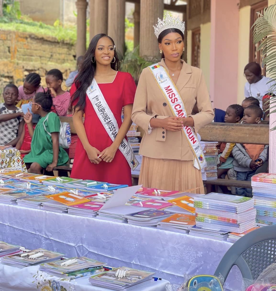 Miss Cameroun: Noura Njikam fait des dons pour la rentrée scolaire à Yaoundé